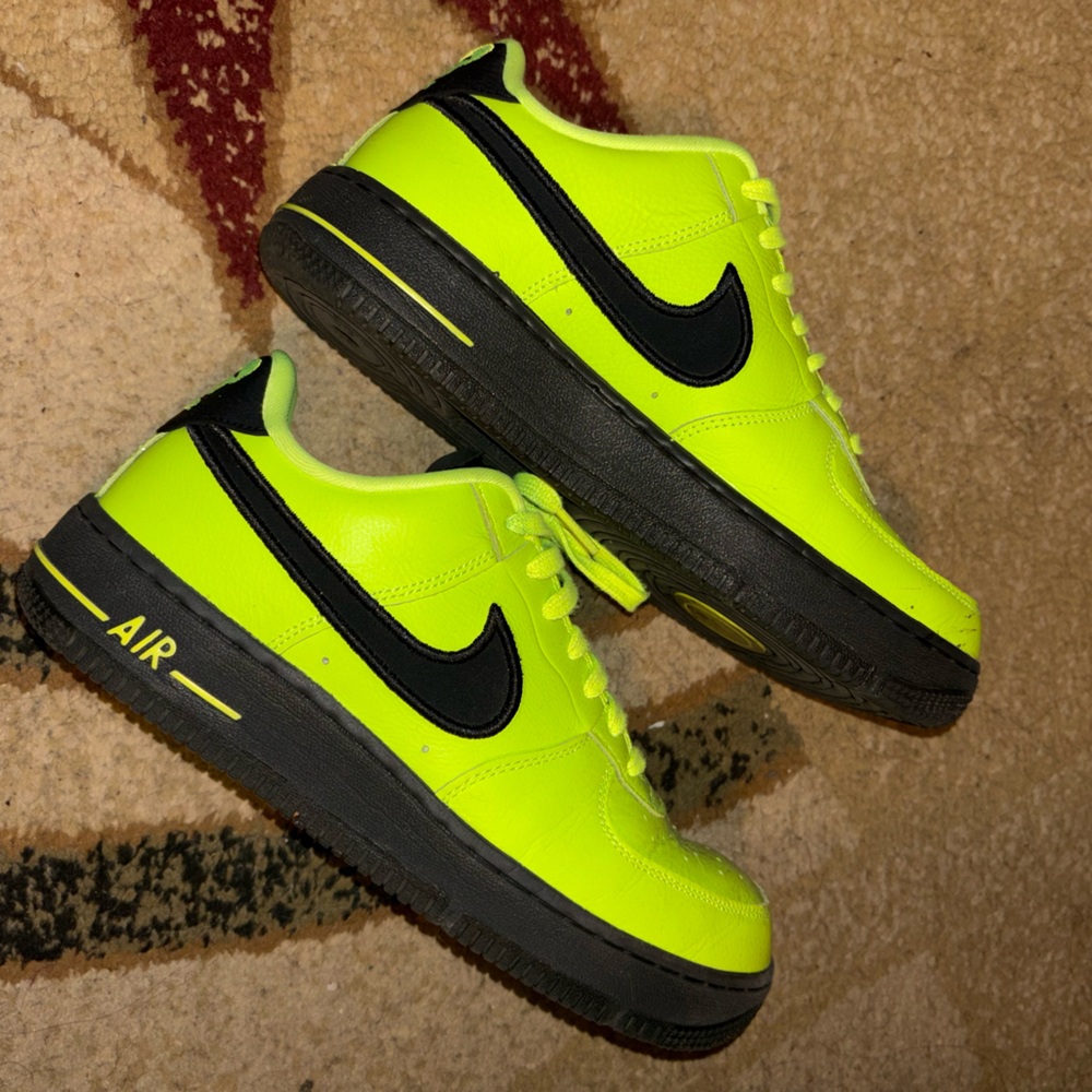 Nike Black and Neon Green Athletic Shoes